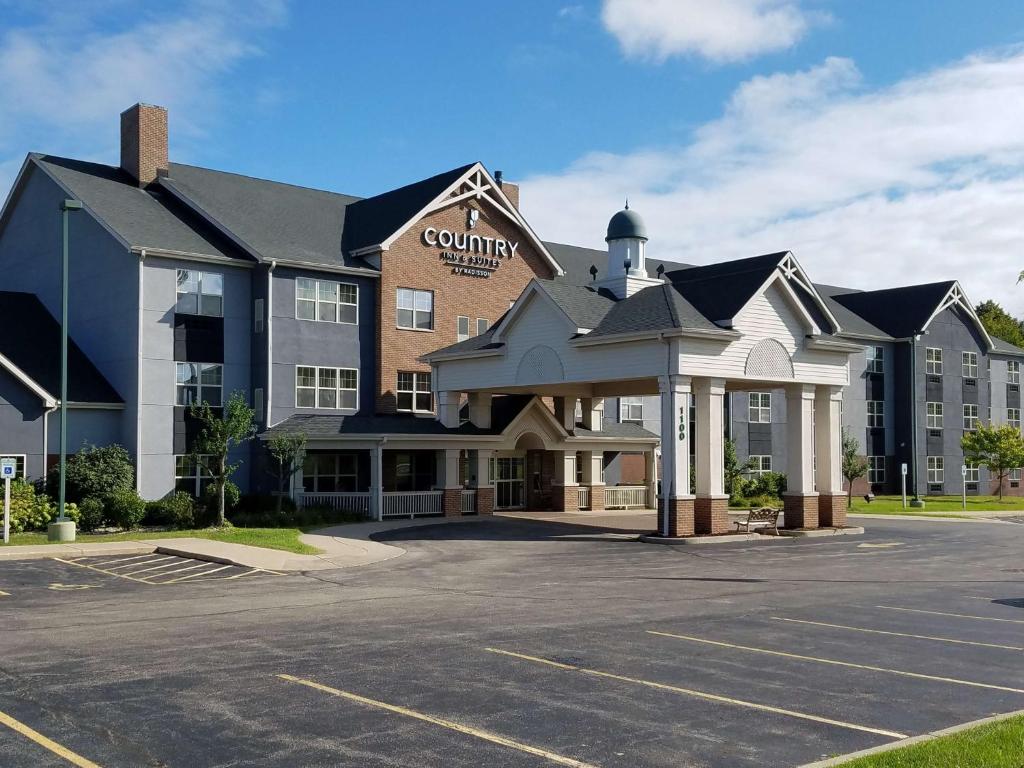 Country Inn & Suites by Radisson Zion IL - main image