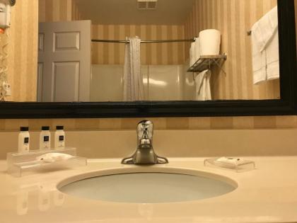Country Inn & Suites by Radisson Zion IL - image 3