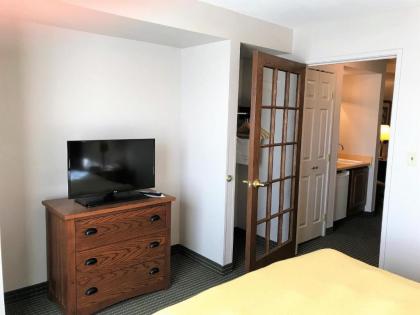 Country Inn & Suites by Radisson Zion IL - image 5