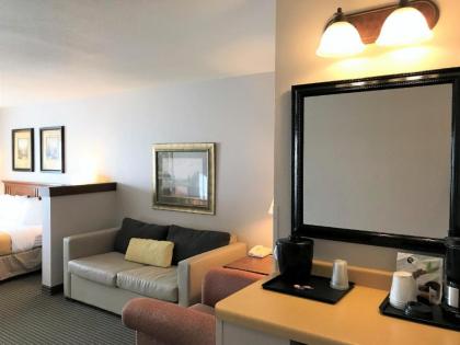 Country Inn & Suites by Radisson Zion IL - image 9