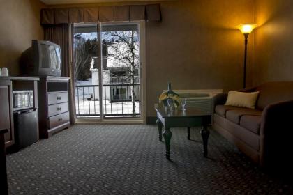 Town & Country Inn & Resort - image 6