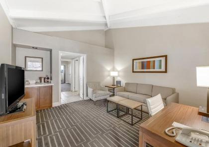 Pointe Hilton Tapatio Cliffs Resort - image 11