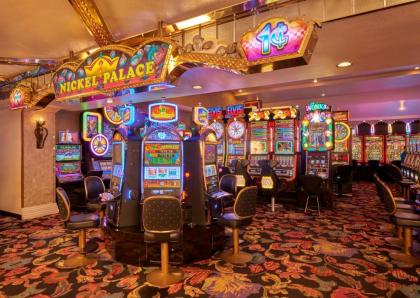 Four Queens Hotel and Casino - image 16