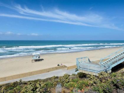 Holiday Inn Express Hotel & Suites Carlsbad Beach an IHG Hotel - image 4