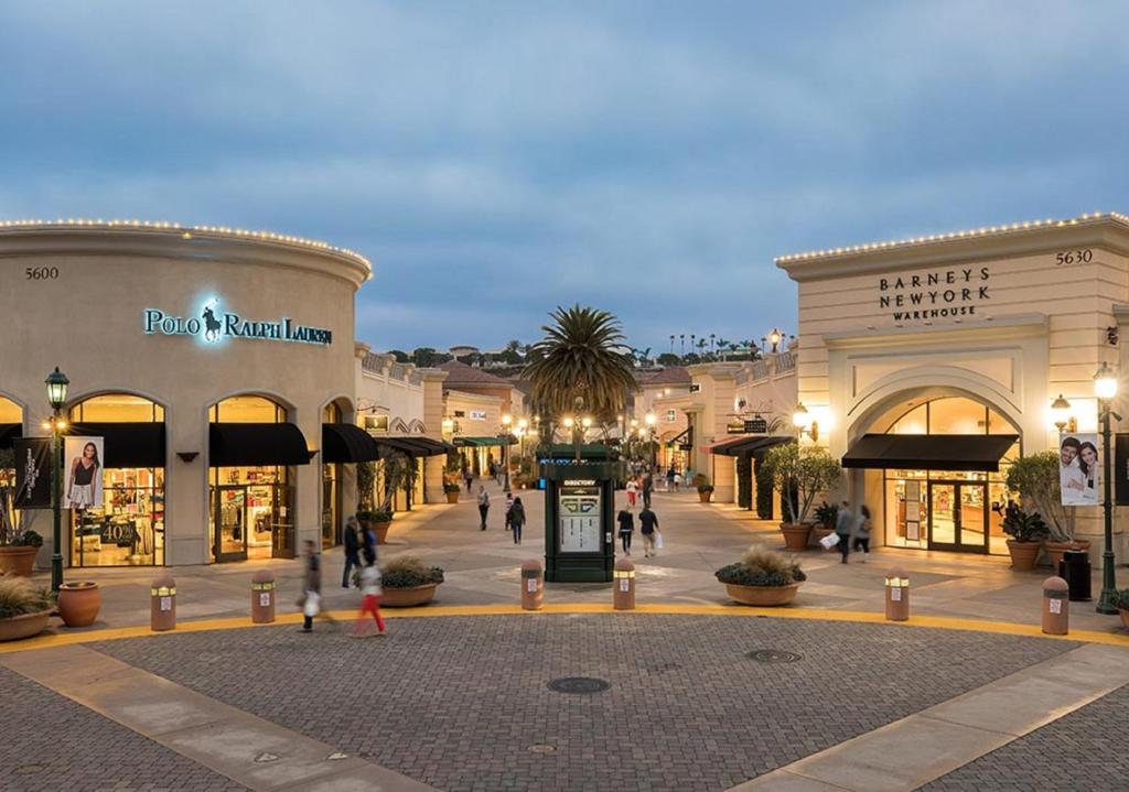 Holiday Inn Express Hotel & Suites Carlsbad Beach an IHG Hotel - image 7