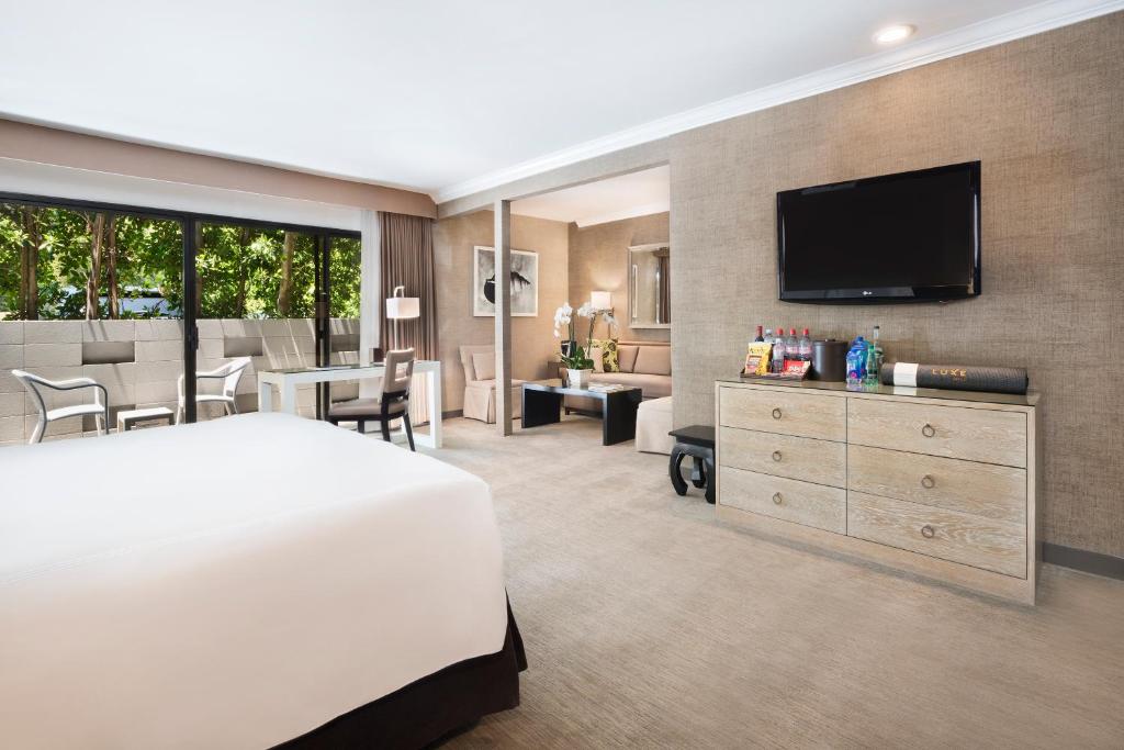 Luxe Sunset Boulevard Hotel - image 4