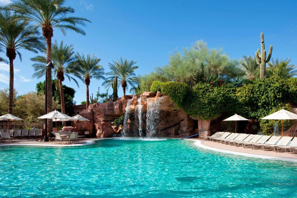 Sheraton Desert Oasis - main image
