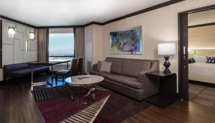 Harrah's Las Vegas Hotel & Casino - image 2