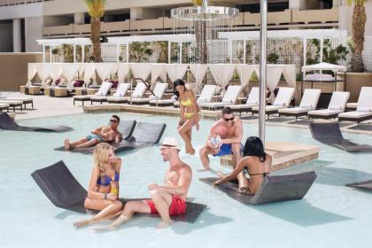 Harrah's Las Vegas Hotel & Casino - image 5