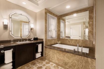 Caesars Palace Hotel & Casino - image 4