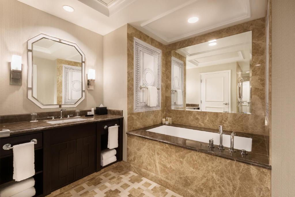 Caesars Palace Hotel & Casino - image 4