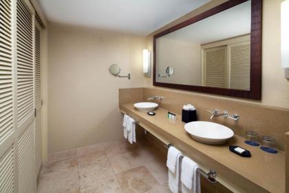 Sheraton Waikiki - image 11