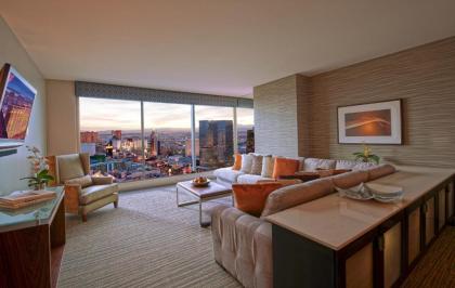 Elara by Hilton Grand Vacations - Center Strip - image 4