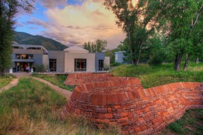 Aspen Meadows Resort - image 14