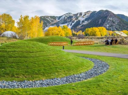 Aspen Meadows Resort - image 2