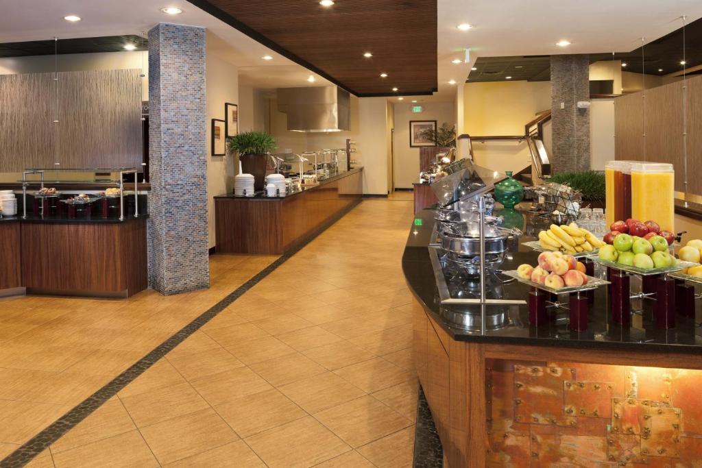 DoubleTree by Hilton Hotel Orlando at SeaWorld - image 4