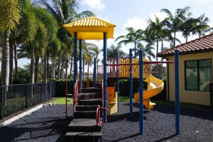 Naples Bay Resort and Marina - image 4