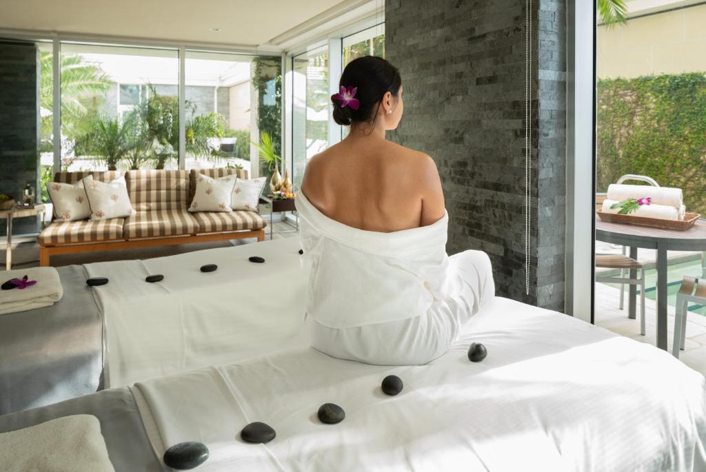 Naples Grande Beach Resort - image 5