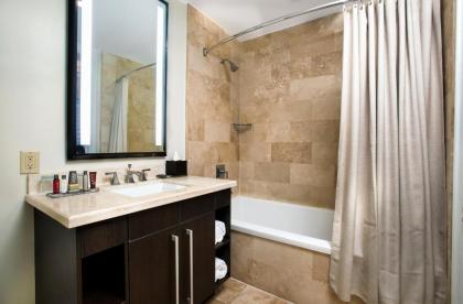 Key West Marriott Beachside Hotel - image 9