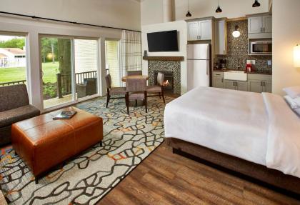 Grand Geneva Resort and Spa - image 9