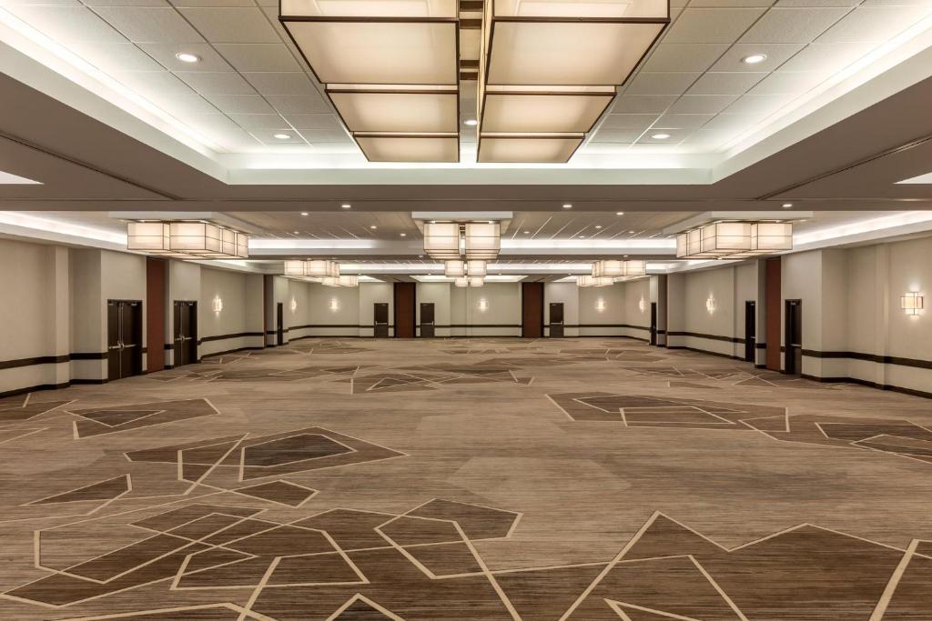 Embassy Suites Greenville Golf Resort & Conference Center - image 2