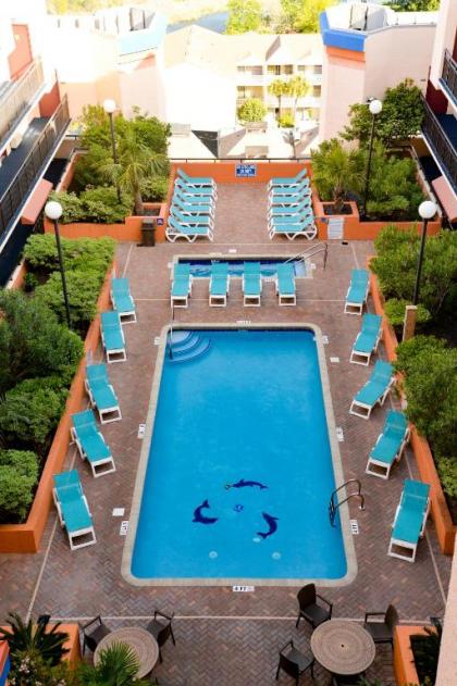 Monterey Bay Suites - image 9