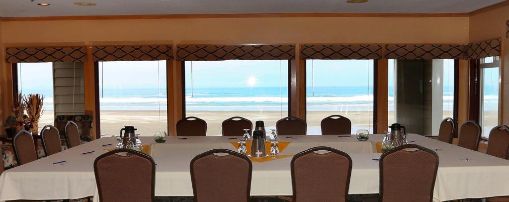 Driftwood Shores Resort - image 2