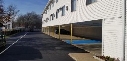 Hampton Village Inn - image 11