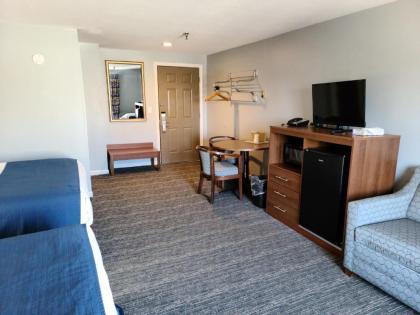 Hampton Village Inn - image 16
