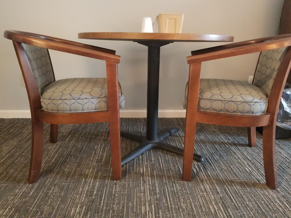 Hampton Village Inn - image 7