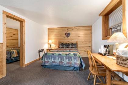 Nicky's Resort - image 15