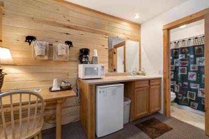 Nicky's Resort - image 20