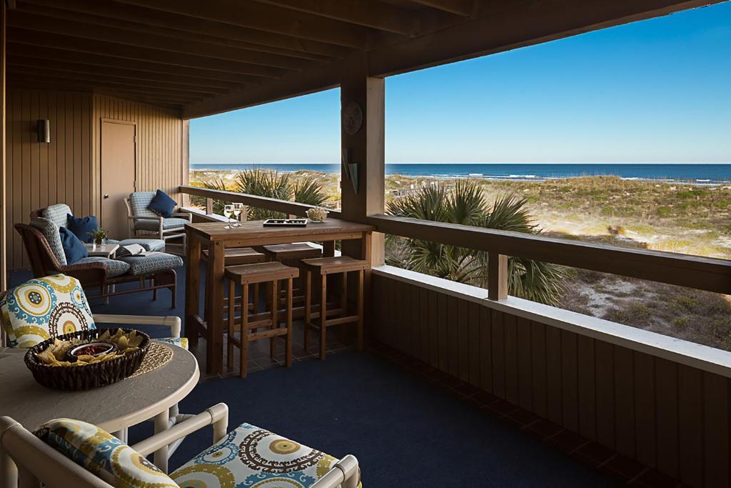 Hibiscus Oceanfront Resort - image 7