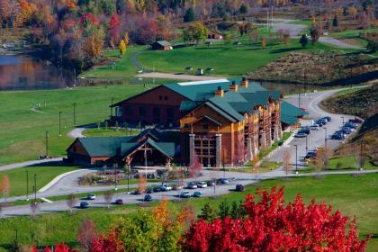 Hope Lake Lodge & Indoor Waterpark - image 1