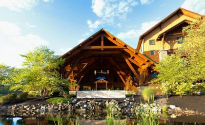 Hope Lake Lodge & Indoor Waterpark - image 13
