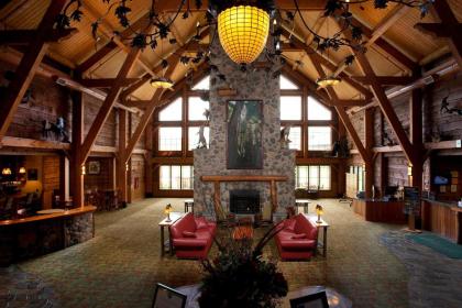 Hope Lake Lodge & Indoor Waterpark - image 2