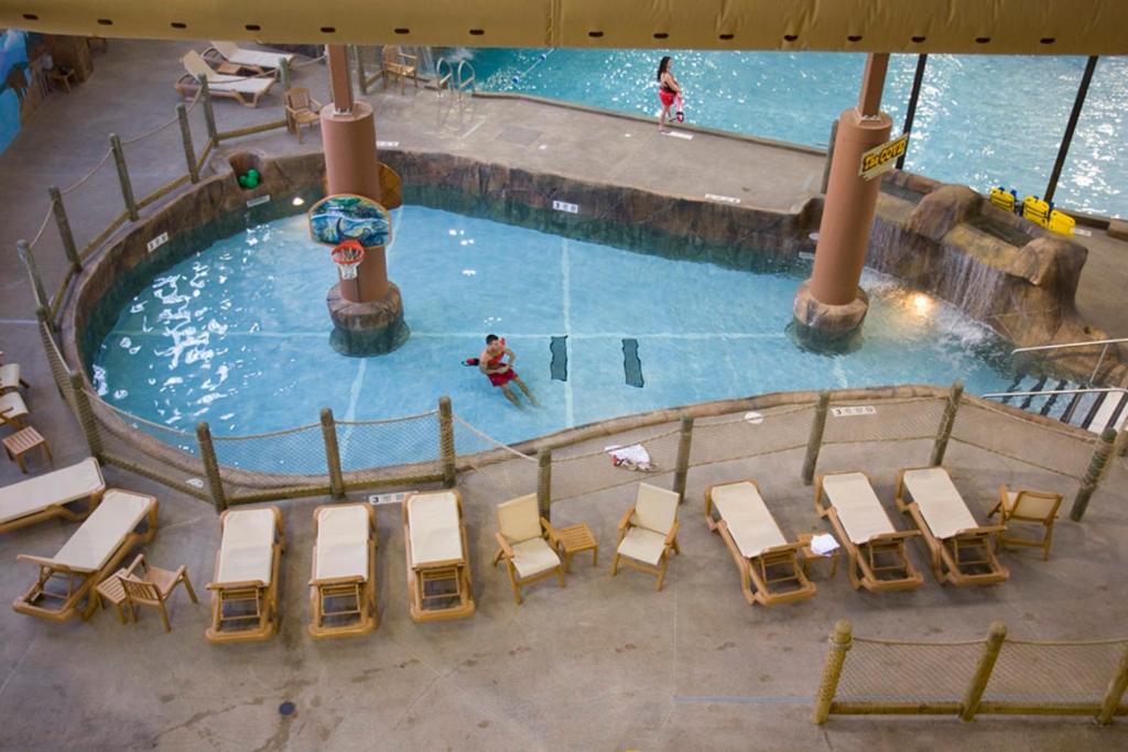 Hope Lake Lodge & Indoor Waterpark - image 6