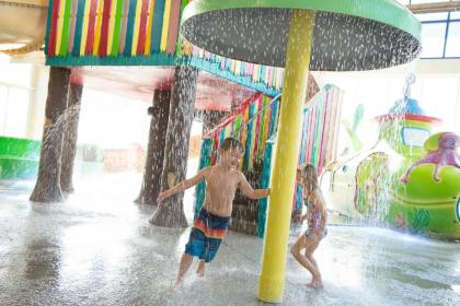 Crown Reef Beach Resort and Waterpark - image 9