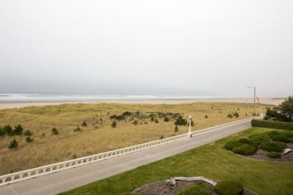 Hi Tide Oceanfront Inn - image 19