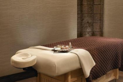 Loews Ventana Canyon Resort - image 3