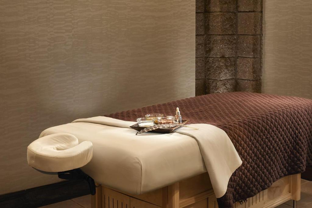 Loews Ventana Canyon Resort - image 3