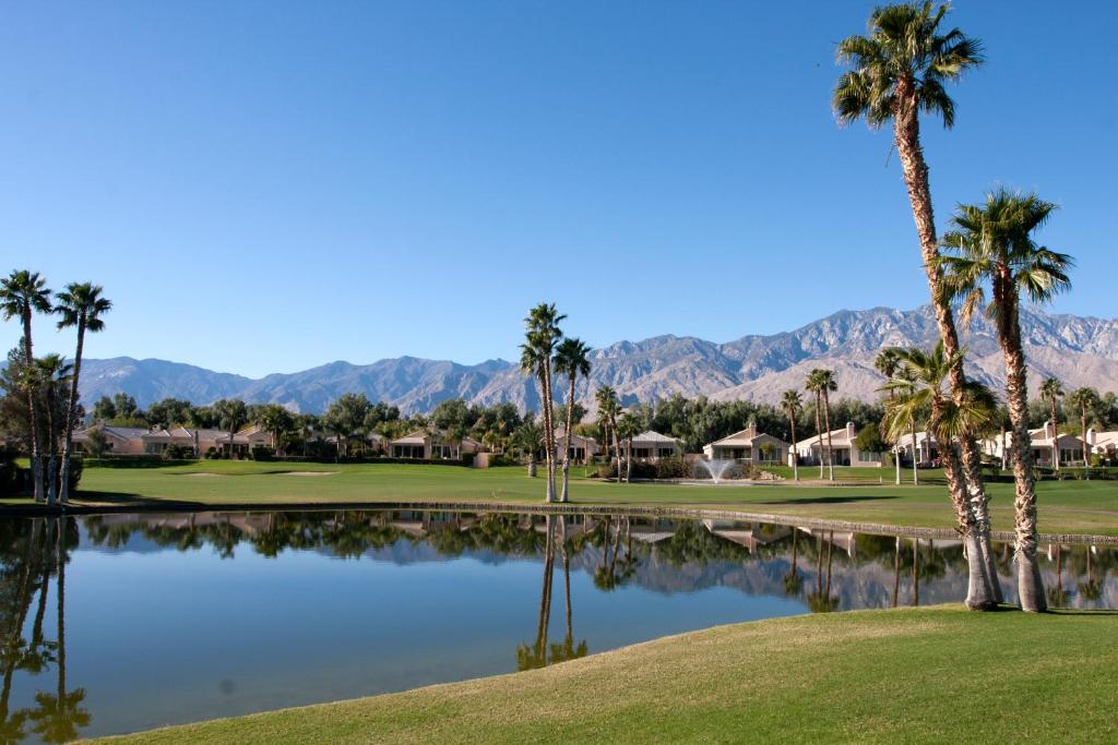 DoubleTree by Hilton Golf Resort Palm Springs - image 3
