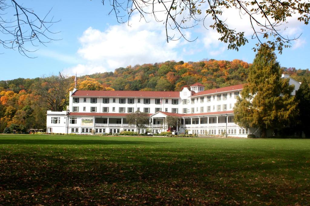 Shawnee Inn and Golf Resort - main image