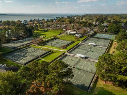 Kingsmill Resort - image 2