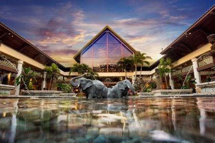 Universal's Loews Royal Pacific Resort - image 17