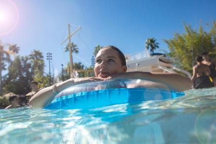 Universal's Loews Royal Pacific Resort - image 19