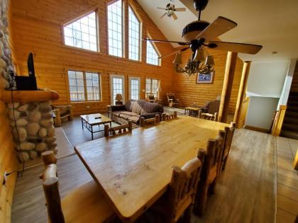 Grand Bear Resort at Starved Rock - image 17