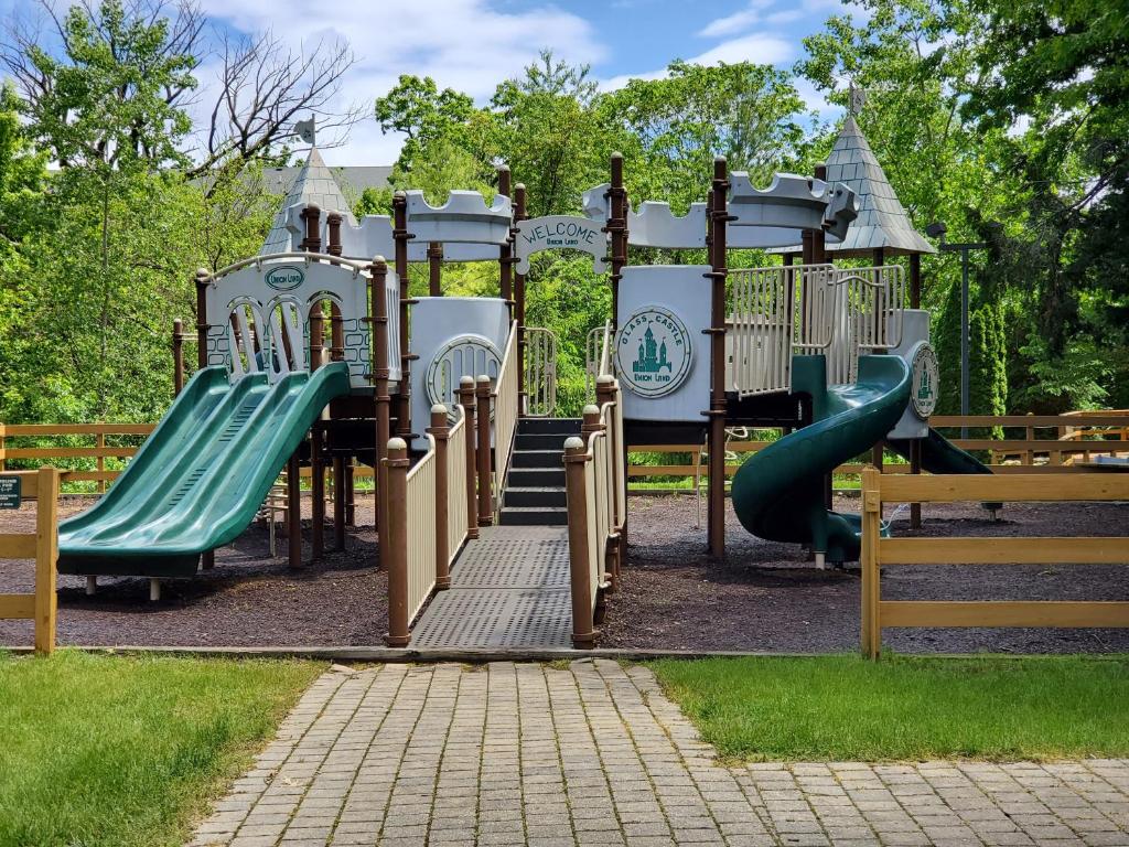 Grand Bear Resort at Starved Rock - image 7