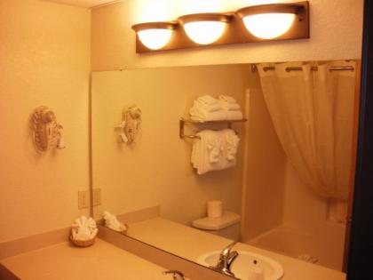 Mackinaw Beach and Bay Inn & Suites - image 16
