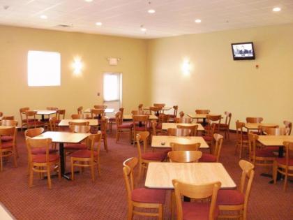 Mackinaw Beach and Bay Inn & Suites - image 19